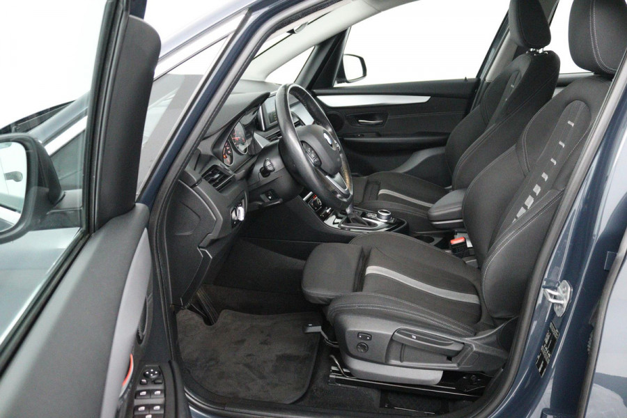 BMW 2 Serie Active Tourer 218i Executive (TREKHAAK, ACHTERUITRIJCAMERA, NAVIGATIE, PARKEERSENSOREN, CRUISE CONTROL ADAPTIEF)