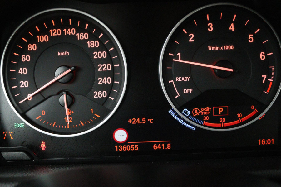 BMW 2 Serie Active Tourer 218i Executive (TREKHAAK, ACHTERUITRIJCAMERA, NAVIGATIE, PARKEERSENSOREN, CRUISE CONTROL ADAPTIEF)