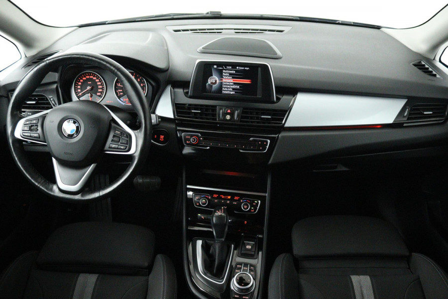 BMW 2 Serie Active Tourer 218i Executive (TREKHAAK, ACHTERUITRIJCAMERA, NAVIGATIE, PARKEERSENSOREN, CRUISE CONTROL ADAPTIEF)