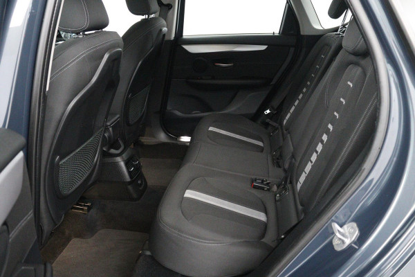 BMW 2 Serie Active Tourer 218i Executive (TREKHAAK, ACHTERUITRIJCAMERA, NAVIGATIE, PARKEERSENSOREN, CRUISE CONTROL ADAPTIEF)