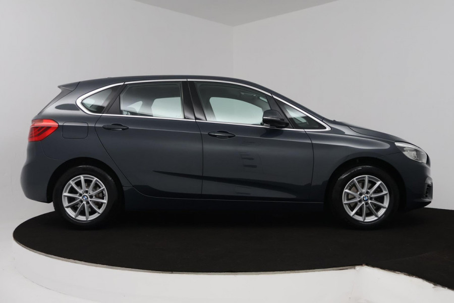 BMW 2 Serie Active Tourer 218i Executive (TREKHAAK, ACHTERUITRIJCAMERA, NAVIGATIE, PARKEERSENSOREN, CRUISE CONTROL ADAPTIEF)