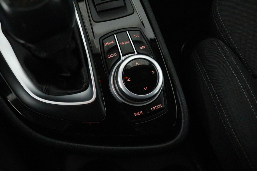 BMW 2 Serie Active Tourer 218i Executive (TREKHAAK, ACHTERUITRIJCAMERA, NAVIGATIE, PARKEERSENSOREN, CRUISE CONTROL ADAPTIEF)