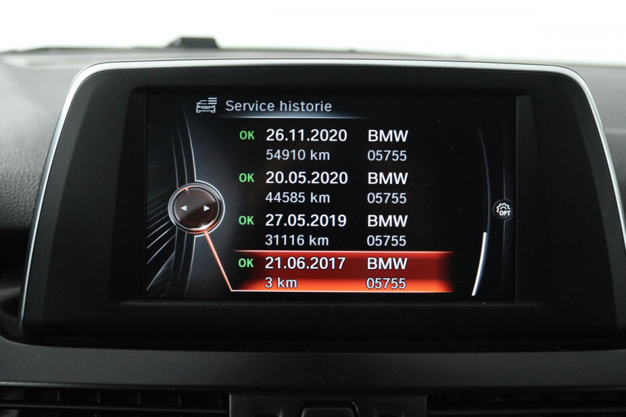 BMW 2 Serie Active Tourer 218i Executive (TREKHAAK, ACHTERUITRIJCAMERA, NAVIGATIE, PARKEERSENSOREN, CRUISE CONTROL ADAPTIEF)