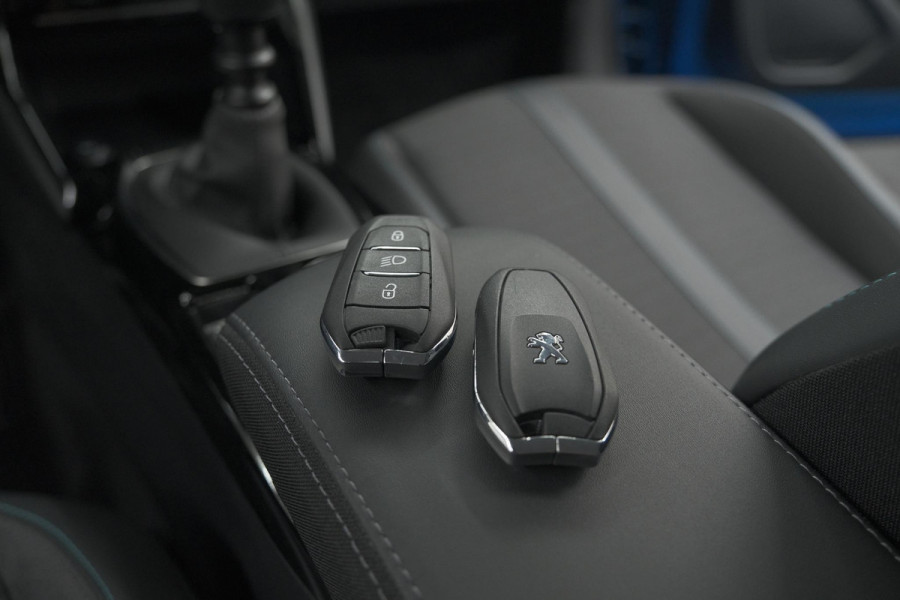Peugeot 208 PureTech 100 Allure | Stoelverwarming | Adaptieve Cruise Control | Camera | Apple Carplay