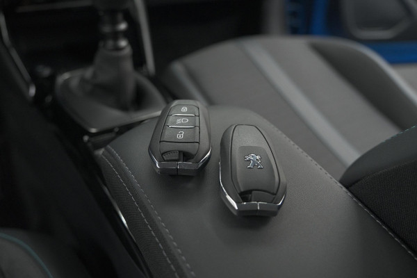 Peugeot 208 PureTech 100 Allure | Stoelverwarming | Adaptieve Cruise Control | Camera | Apple Carplay