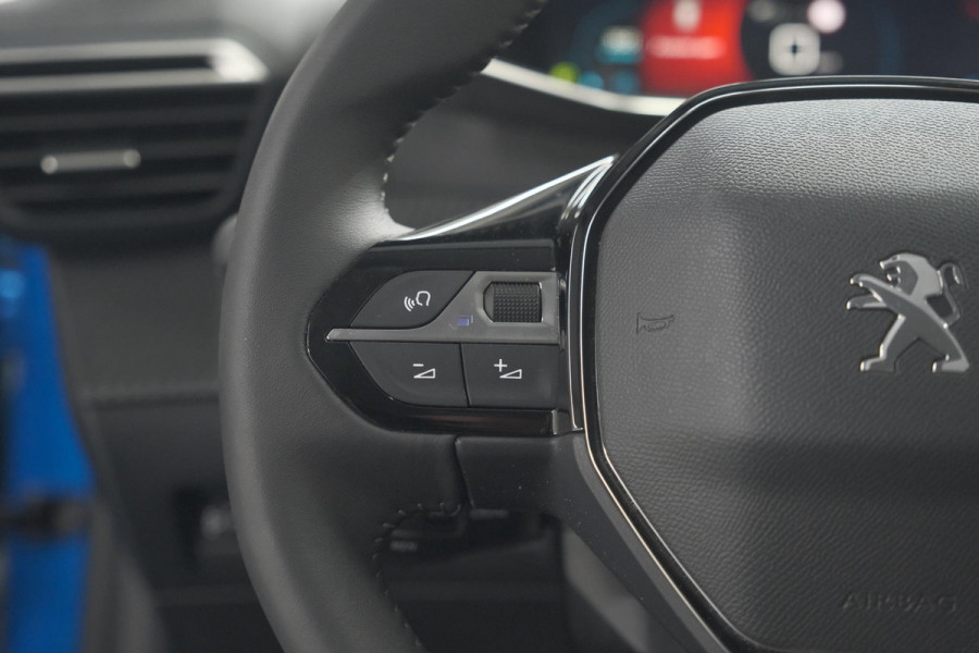 Peugeot 208 PureTech 100 Allure | Stoelverwarming | Adaptieve Cruise Control | Camera | Apple Carplay