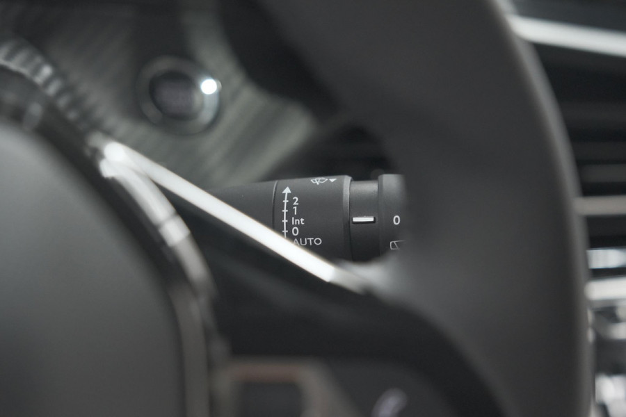 Peugeot 208 PureTech 100 Allure | Stoelverwarming | Adaptieve Cruise Control | Camera | Apple Carplay