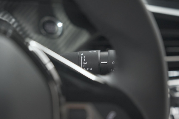 Peugeot 208 PureTech 100 Allure | Stoelverwarming | Adaptieve Cruise Control | Camera | Apple Carplay