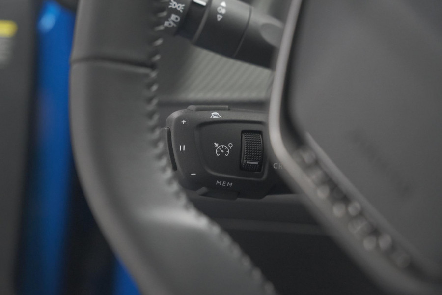Peugeot 208 PureTech 100 Allure | Stoelverwarming | Adaptieve Cruise Control | Camera | Apple Carplay
