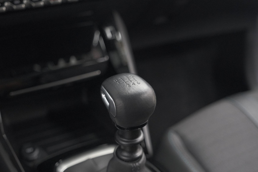 Peugeot 208 PureTech 100 Allure | Stoelverwarming | Adaptieve Cruise Control | Camera | Apple Carplay