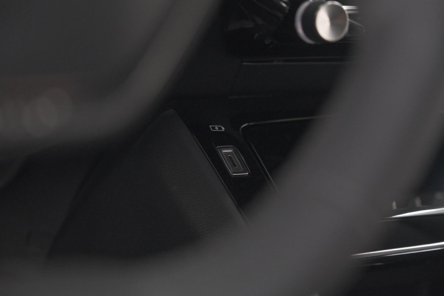 Peugeot 208 PureTech 100 Allure | Stoelverwarming | Adaptieve Cruise Control | Camera | Apple Carplay