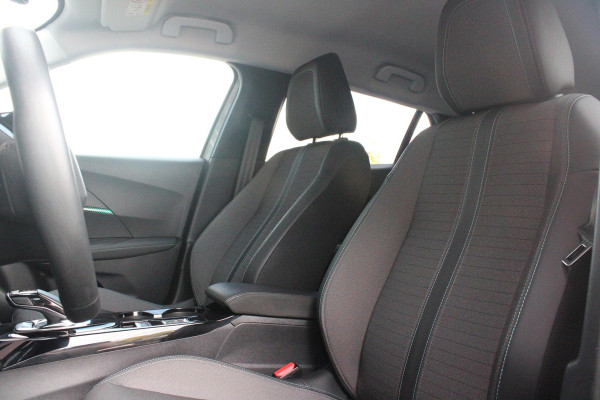 Peugeot 2008 1.2 130PK AUTOMAAT ALLURE PACK | TREKHAAK | NAVIGATIE | APPLE CARPLAY/ANDROID AUTO | ACHTERUITRIJ CAMERA | 3-D COCKPIT | CRUISE CONTROL | CLIMATE CONTROL | LED KOPLAMPEN | LICHTMETALEN VELGEN 17" | NAVIGATIE | DAB+ RADIO |