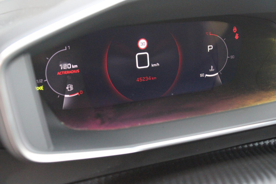 Peugeot 2008 1.2 130PK AUTOMAAT ALLURE PACK | TREKHAAK | NAVIGATIE | APPLE CARPLAY/ANDROID AUTO | ACHTERUITRIJ CAMERA | 3-D COCKPIT | CRUISE CONTROL | CLIMATE CONTROL | LED KOPLAMPEN | LICHTMETALEN VELGEN 17" | NAVIGATIE | DAB+ RADIO |