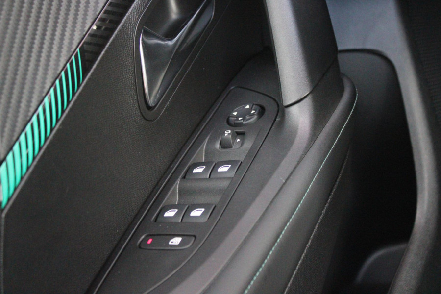 Peugeot 2008 1.2 130PK AUTOMAAT ALLURE PACK | TREKHAAK | NAVIGATIE | APPLE CARPLAY/ANDROID AUTO | ACHTERUITRIJ CAMERA | 3-D COCKPIT | CRUISE CONTROL | CLIMATE CONTROL | LED KOPLAMPEN | LICHTMETALEN VELGEN 17" | NAVIGATIE | DAB+ RADIO |