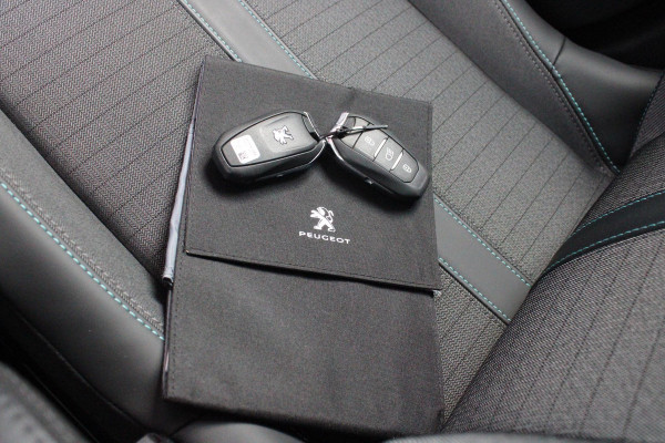 Peugeot 2008 1.2 130PK AUTOMAAT ALLURE PACK | TREKHAAK | NAVIGATIE | APPLE CARPLAY/ANDROID AUTO | ACHTERUITRIJ CAMERA | 3-D COCKPIT | CRUISE CONTROL | CLIMATE CONTROL | LED KOPLAMPEN | LICHTMETALEN VELGEN 17" | NAVIGATIE | DAB+ RADIO |