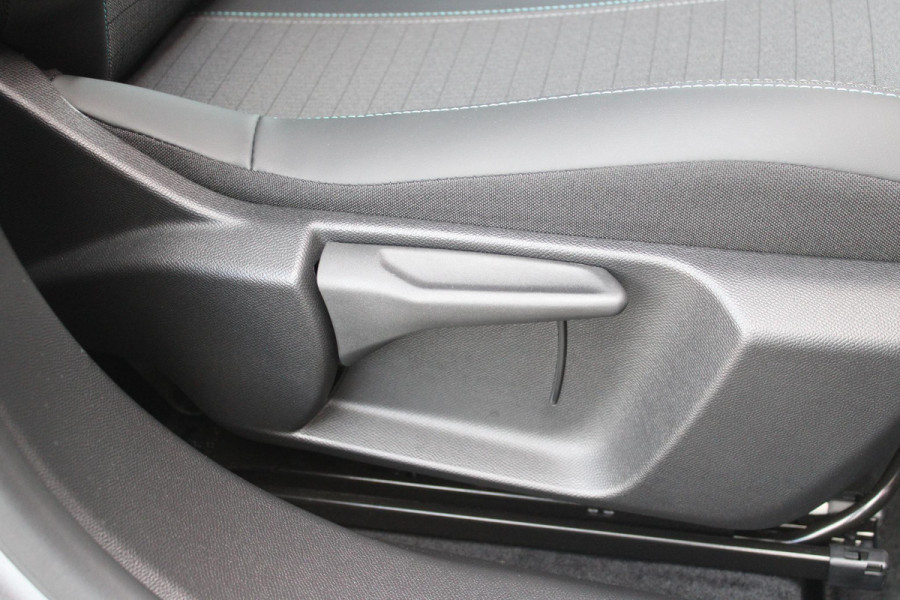 Peugeot 2008 1.2 130PK AUTOMAAT ALLURE PACK | TREKHAAK | NAVIGATIE | APPLE CARPLAY/ANDROID AUTO | ACHTERUITRIJ CAMERA | 3-D COCKPIT | CRUISE CONTROL | CLIMATE CONTROL | LED KOPLAMPEN | LICHTMETALEN VELGEN 17" | NAVIGATIE | DAB+ RADIO |