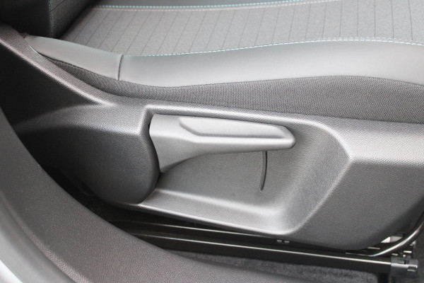 Peugeot 2008 1.2 130PK AUTOMAAT ALLURE PACK | TREKHAAK | NAVIGATIE | APPLE CARPLAY/ANDROID AUTO | ACHTERUITRIJ CAMERA | 3-D COCKPIT | CRUISE CONTROL | CLIMATE CONTROL | LED KOPLAMPEN | LICHTMETALEN VELGEN 17" | NAVIGATIE | DAB+ RADIO |
