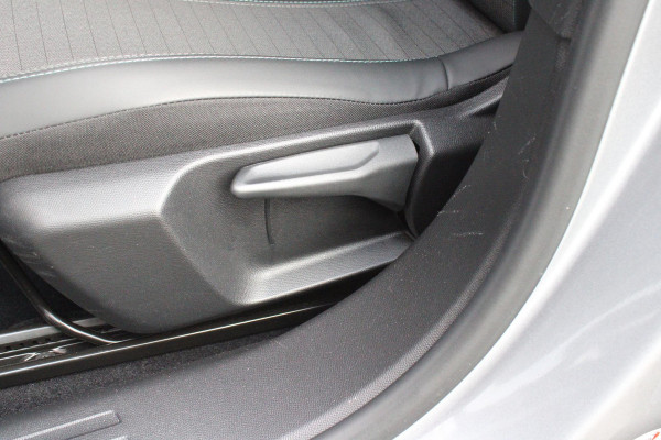 Peugeot 2008 1.2 130PK AUTOMAAT ALLURE PACK | TREKHAAK | NAVIGATIE | APPLE CARPLAY/ANDROID AUTO | ACHTERUITRIJ CAMERA | 3-D COCKPIT | CRUISE CONTROL | CLIMATE CONTROL | LED KOPLAMPEN | LICHTMETALEN VELGEN 17" | NAVIGATIE | DAB+ RADIO |