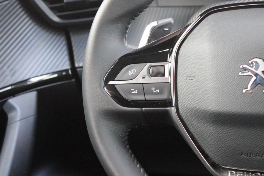 Peugeot 2008 1.2 130PK AUTOMAAT ALLURE PACK | TREKHAAK | NAVIGATIE | APPLE CARPLAY/ANDROID AUTO | ACHTERUITRIJ CAMERA | 3-D COCKPIT | CRUISE CONTROL | CLIMATE CONTROL | LED KOPLAMPEN | LICHTMETALEN VELGEN 17" | NAVIGATIE | DAB+ RADIO |