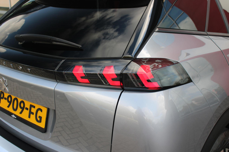 Peugeot 2008 1.2 130PK AUTOMAAT ALLURE PACK | TREKHAAK | NAVIGATIE | APPLE CARPLAY/ANDROID AUTO | ACHTERUITRIJ CAMERA | 3-D COCKPIT | CRUISE CONTROL | CLIMATE CONTROL | LED KOPLAMPEN | LICHTMETALEN VELGEN 17" | NAVIGATIE | DAB+ RADIO |