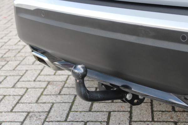 Peugeot 2008 1.2 130PK AUTOMAAT ALLURE PACK | TREKHAAK | NAVIGATIE | APPLE CARPLAY/ANDROID AUTO | ACHTERUITRIJ CAMERA | 3-D COCKPIT | CRUISE CONTROL | CLIMATE CONTROL | LED KOPLAMPEN | LICHTMETALEN VELGEN 17" | NAVIGATIE | DAB+ RADIO |