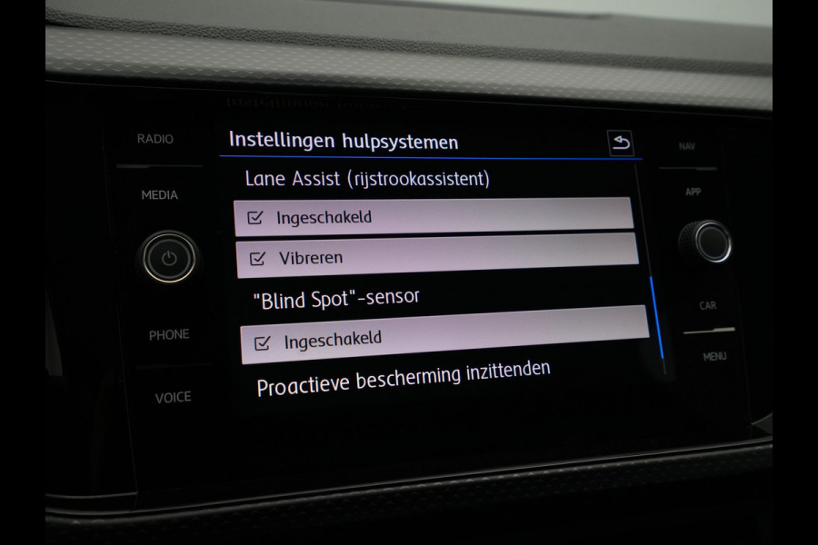 Volkswagen T-Cross 1.0 TSI 115pk Life Navigatie Trekhaak Acc Pdc Carplay Side Assist 145