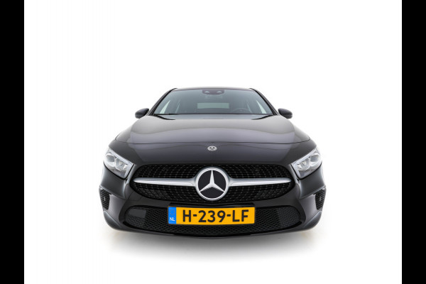 Mercedes-Benz A-Klasse 160 Business Solution (INCL-BTW) *LEATHER- FABRIC | FULL-LED | WIDE-SCREEN-COCKPIT | CAMERA | NAVI-FULLMAP | HEATED-COMFORTSEATS | ECC | PRIVACY-GLASS | PDC | KEYLESS | CRUISE | CARBON-INLAY | 16''ALU*