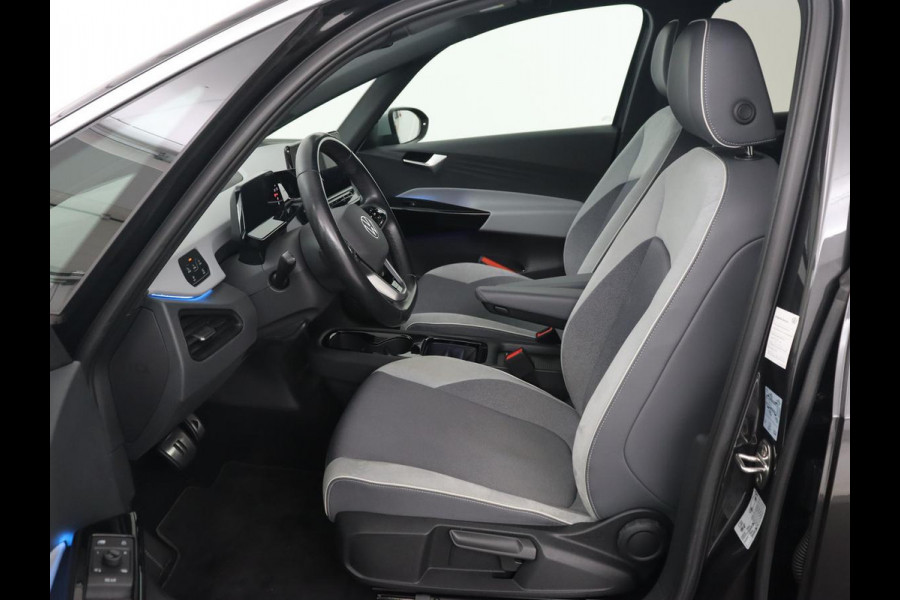 Volkswagen ID.3 First Plus 58 kWh | Automaat | Camera | Stoelverwarming | Climate control | Stuurverwarming | Adaptive cruise | Sfeerverlichting | Navigatie | LMV 19 inch