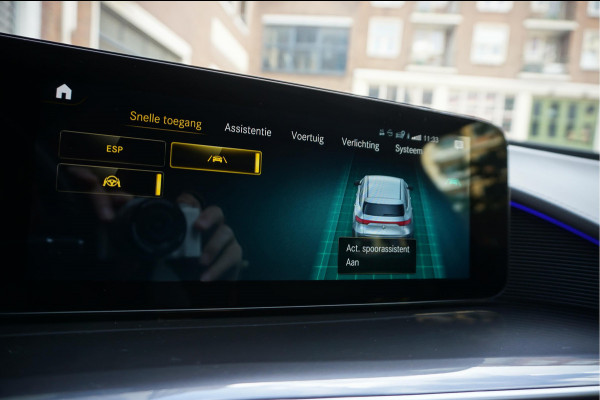 Mercedes-Benz EQC 400 4MATIC AMG Line Premium Plus 80 kWh | BTW | Adaptive Cruise | Lane Departure | 21inch | Sfeerverlichting | Mercedes garantie 04/2026 | Topstaat