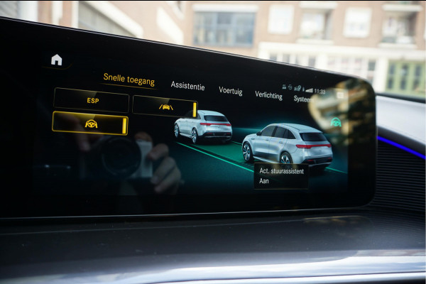 Mercedes-Benz EQC 400 4MATIC AMG Line Premium Plus 80 kWh | BTW | Adaptive Cruise | Lane Departure | 21inch | Sfeerverlichting | Mercedes garantie 04/2026 | Topstaat