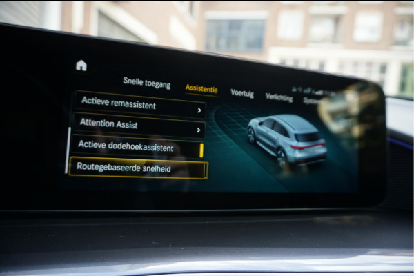 Mercedes-Benz EQC 400 4MATIC AMG Line Premium Plus 80 kWh | BTW | Adaptive Cruise | Lane Departure | 21inch | Sfeerverlichting | Mercedes garantie 04/2026 | Topstaat