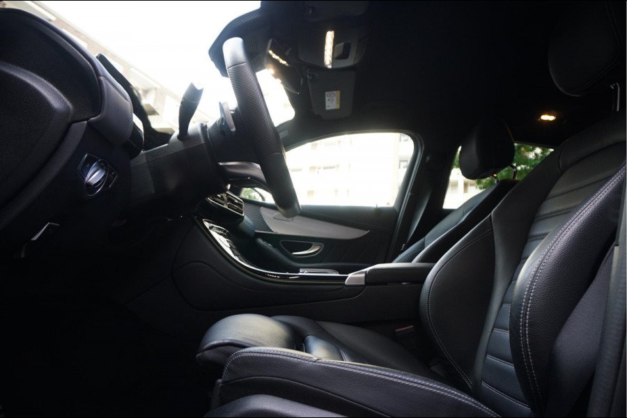 Mercedes-Benz EQC 400 4MATIC AMG Line Premium Plus 80 kWh | BTW | Adaptive Cruise | Lane Departure | 21inch | Sfeerverlichting | Mercedes garantie 04/2026 | Topstaat