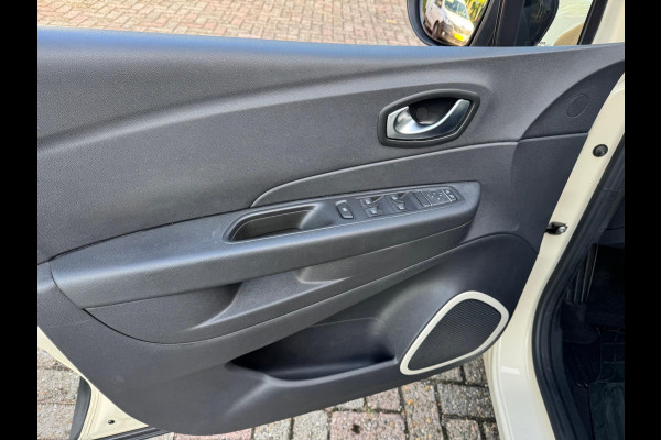 Renault Captur TCe 90 Life / Navi / LM velgen / Parkeersensoren