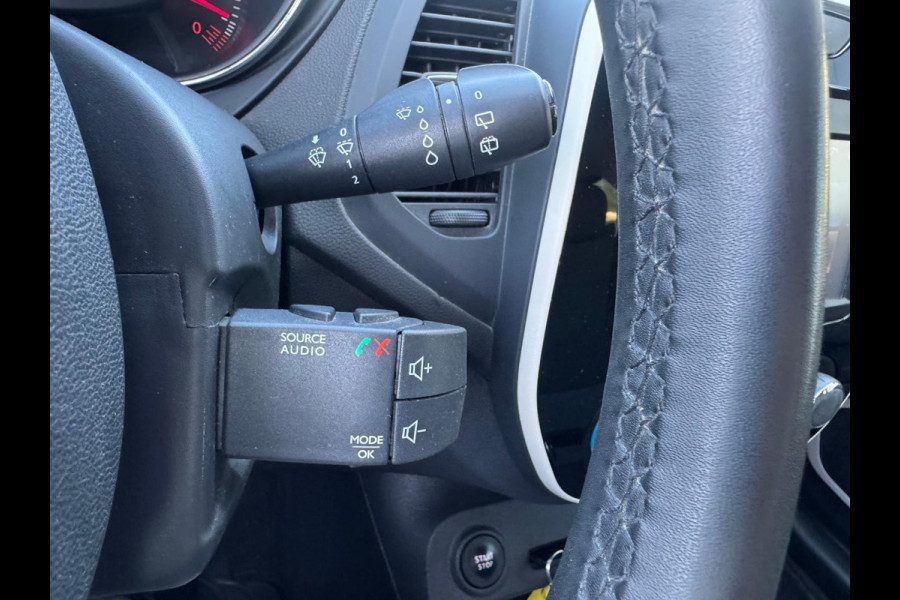 Renault Captur TCe 90 Life / Navi / LM velgen / Parkeersensoren