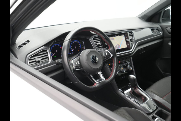 Volkswagen T-Roc 1.5 TSI 150pk DSG R-Line Business Navigatie Carplay Camera 19" velgen Trekhaak Keyless 173