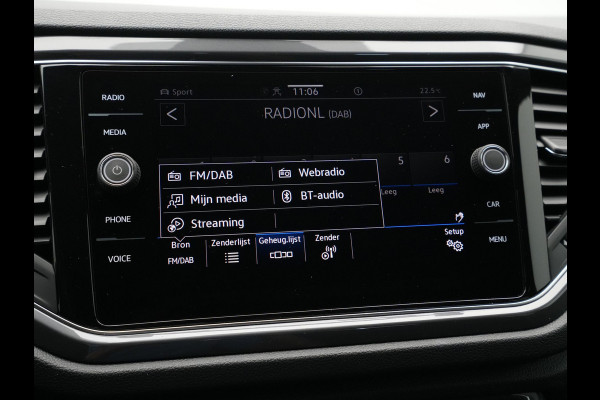 Volkswagen T-Roc 1.5 TSI 150pk DSG R-Line Business Navigatie Carplay Camera 19" velgen Trekhaak Keyless 173