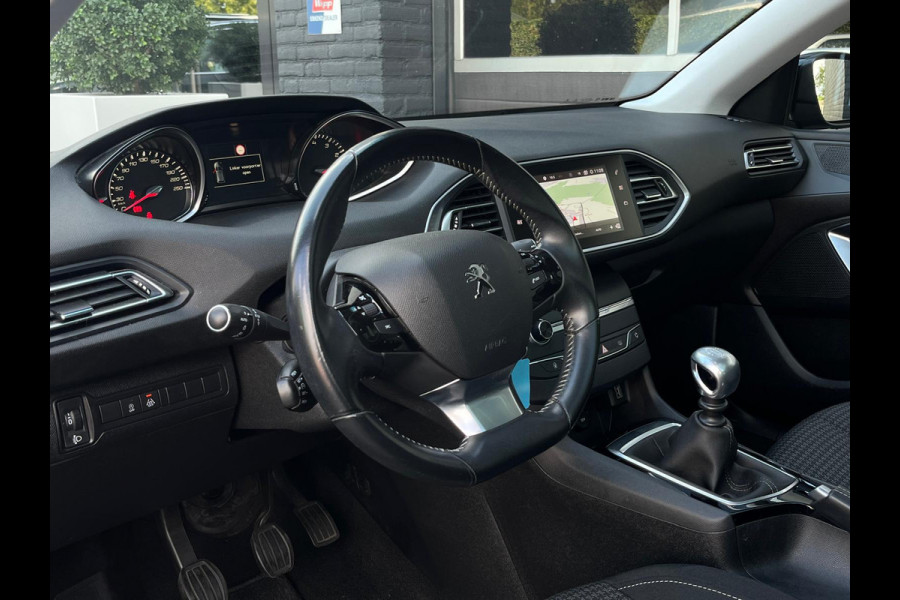 Peugeot 308 1.2 Blue Executive, Bluetooth, CarPlay, Cruise, Pano, Navi, PDC