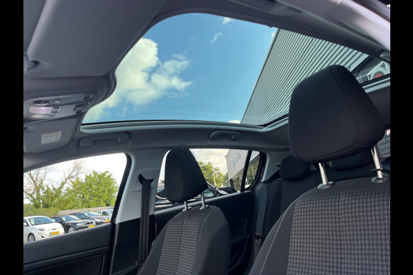 Peugeot 308 1.2 Blue Executive, Bluetooth, CarPlay, Cruise, Pano, Navi, PDC