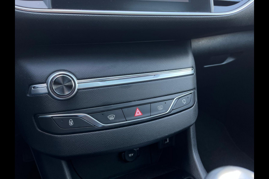 Peugeot 308 1.2 Blue Executive, Bluetooth, CarPlay, Cruise, Pano, Navi, PDC
