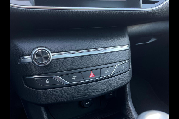 Peugeot 308 1.2 Blue Executive, Bluetooth, CarPlay, Cruise, Pano, Navi, PDC