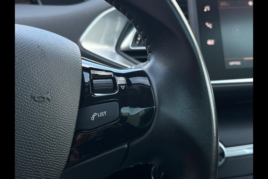 Peugeot 308 1.2 Blue Executive, Bluetooth, CarPlay, Cruise, Pano, Navi, PDC