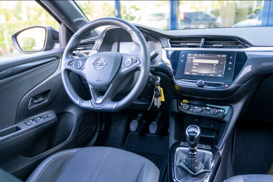 Opel Corsa 1.2 Level 4 | Prijs rijklaar incl. 12 mnd garantie | Glazen dak Stoel/stuurverwarming Carplay Lmv 17"
