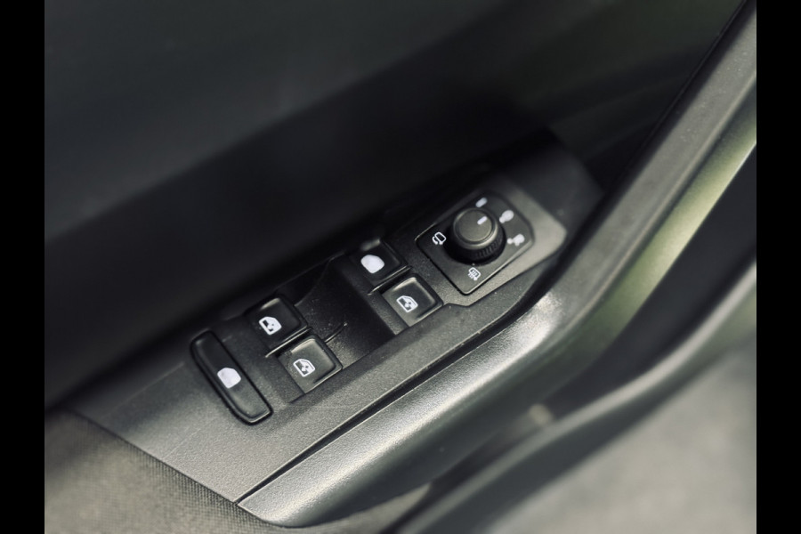 Volkswagen Taigo 1.0 TSI Life | 18" | Navi | CarPlay