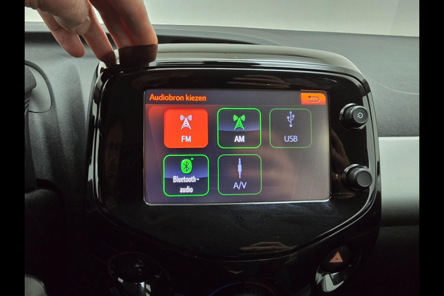 Citroën C1 Occasion 1.0 VTi Shine | Leuke uitvoering! | Tweedehands Citroen C1 in wit met parkeercamera | Bluetooth | Airco | Vol