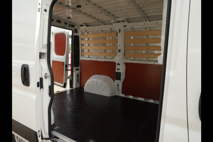 Peugeot Boxer 2.2 BlueHDi 140PK, L1H1, Airco