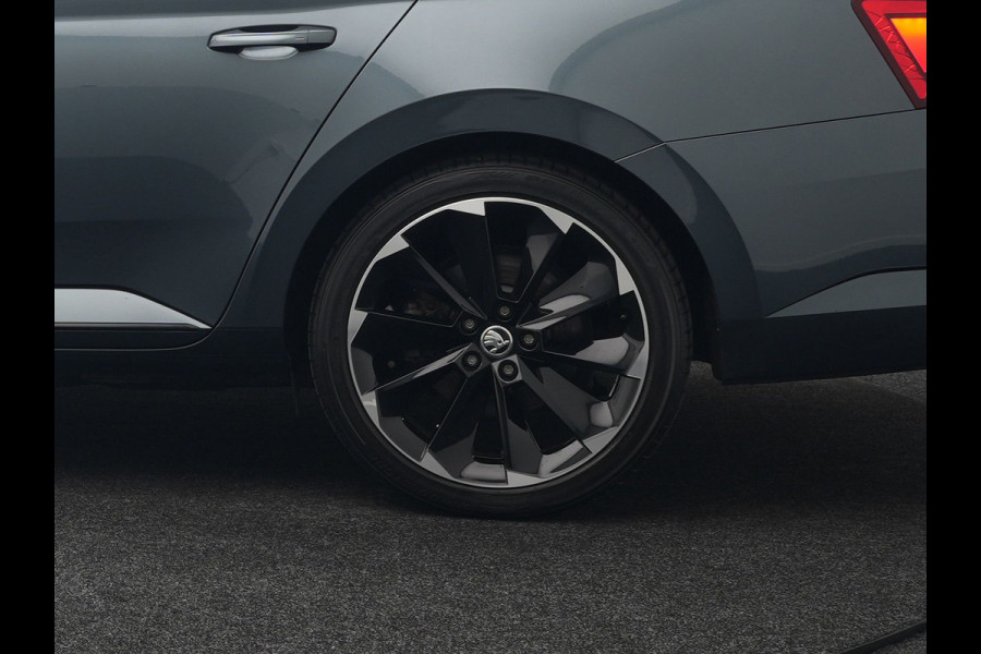 Škoda Superb Combi 1.4 TSI iV Sportline Plug In Hybrid 218pk Dealer O.H PHEV | Adaptive Cruise | 360 Camera | Alcantara Sportstoelen Memory | Canton Audio | 19"L.M | Virtual | Keyless |