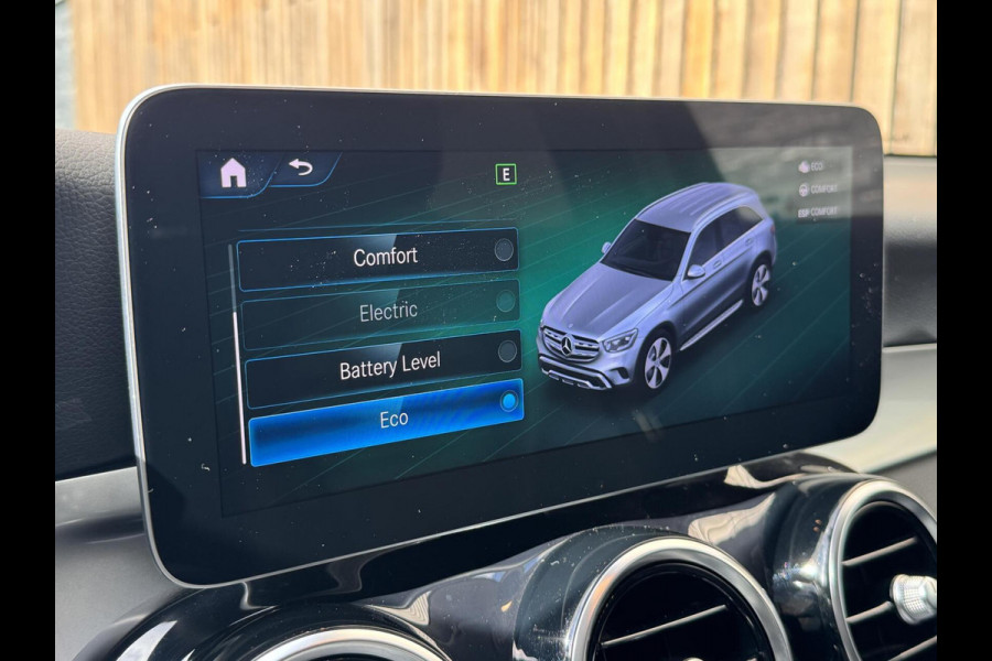 Mercedes-Benz GLC 300e 4MATIC Business Solution Automaat | Leer | Stoelverwarming | LED verlichting | Climate control | Cruise control | Achteruit