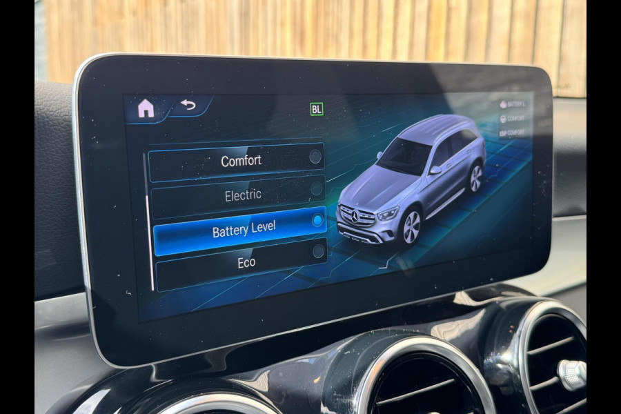 Mercedes-Benz GLC 300e 4MATIC Business Solution Automaat | Leer | Stoelverwarming | LED verlichting | Climate control | Cruise control | Achteruit