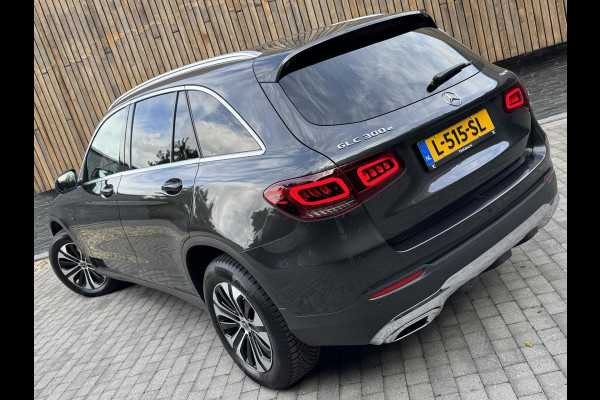 Mercedes-Benz GLC 300e 4MATIC Business Solution Automaat | Leer | Stoelverwarming | LED verlichting | Climate control | Cruise control | Achteruit