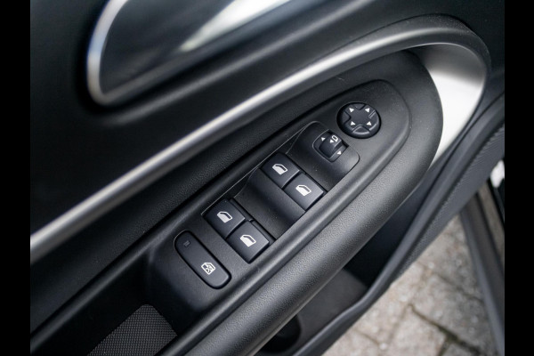 Jeep Avenger Summit 54 kWh | Clima | Camera | Apple Carplay | Elektr. A-Klep | Winter Pack | Navi | BSM | Warmtepomp
